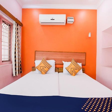 Spot On 75742 Sri Devi Lodge Kakinada Exterior photo