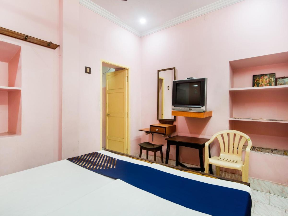 Spot On 75742 Sri Devi Lodge Kakinada Exterior photo