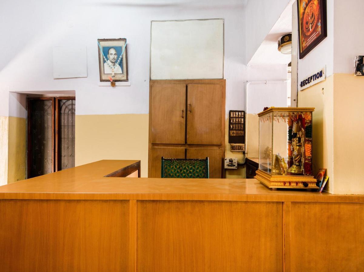 Spot On 75742 Sri Devi Lodge Kakinada Exterior photo