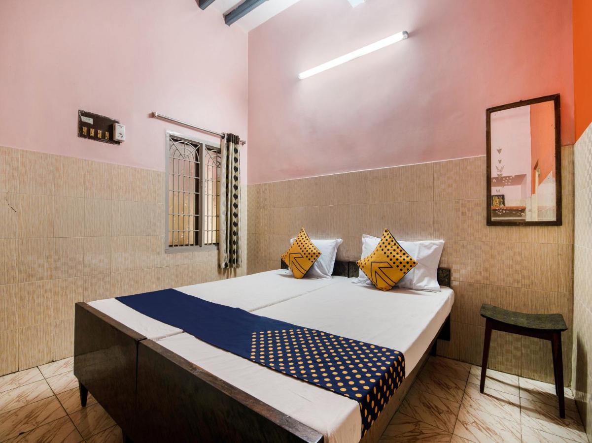 Spot On 75742 Sri Devi Lodge Kakinada Exterior photo